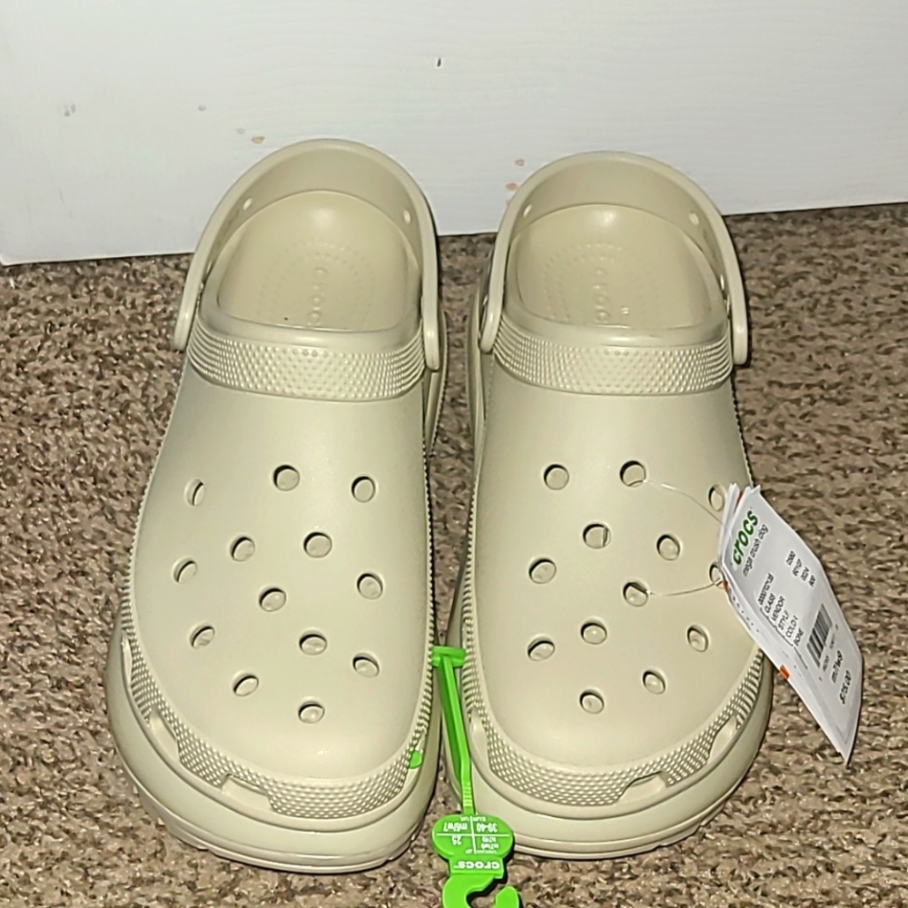 SZ 9 CROCS MEGA CRUSH CLOG